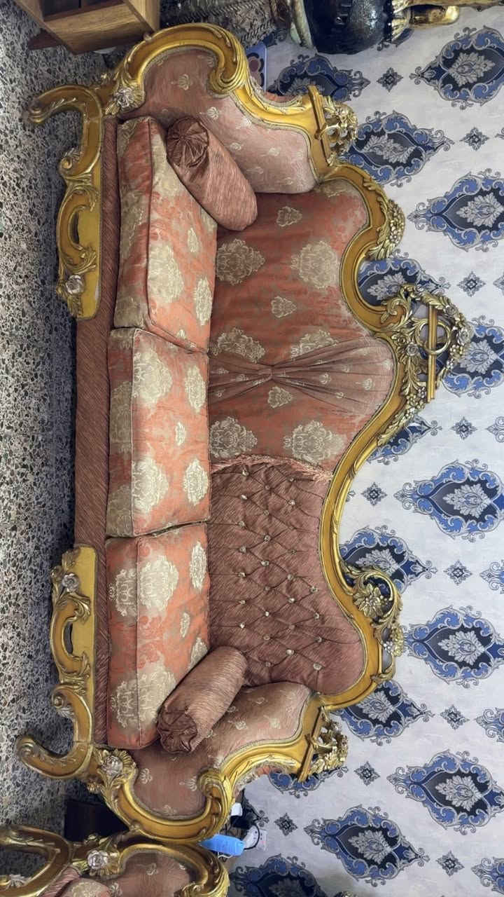 تخم زان مصري ١٠ مقاعد مع طبله وسطيه سعر ٤٠٠ ألف مكاني بغداد قرب ألعاب السيديه ***********
