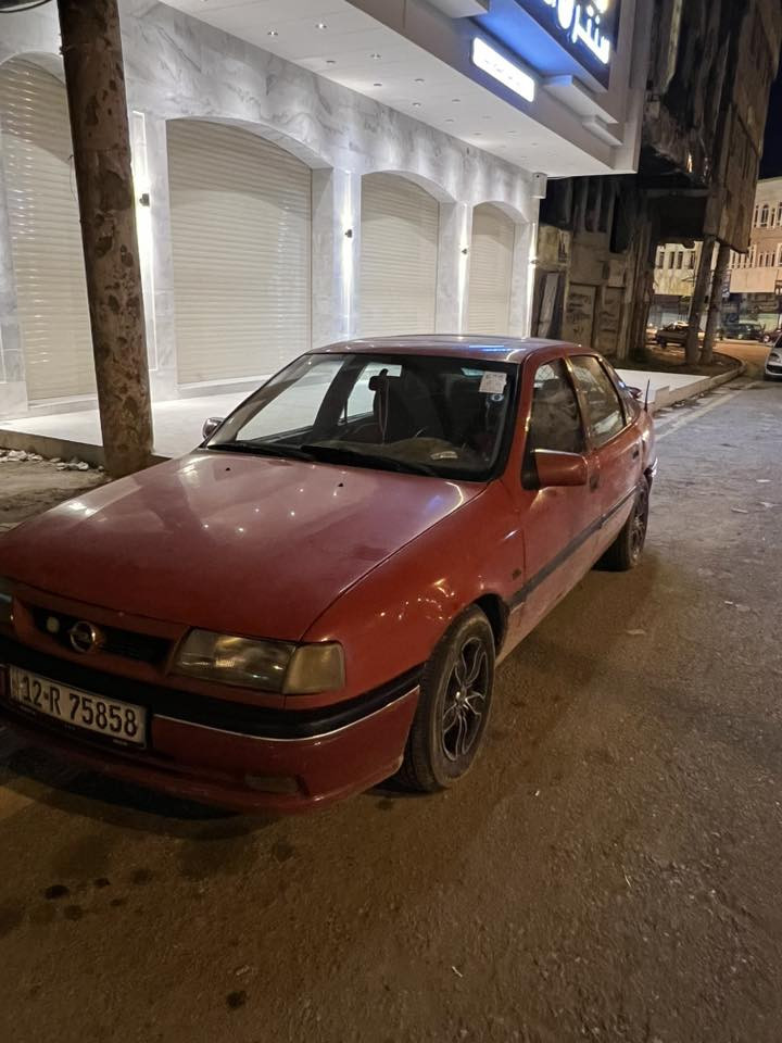 أوبل فكتره موديل 1992 حجم 16 كير عادي. جامات كهرب  طخم جديد باتري جديد كير اومحرك شرط كاربون  بانزين سنويه 2030  شرط الوكاله والتحويل هزه جديده فتحه سقف كهرب  سنتر لوك شاشه كأمره  مضخم صوت واير منيه كلو شغال السعر (36 ) وبيها مجال بسيط الرقم ***********
