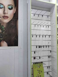 فاترينه تعليك البيع  السعر 75 وبيها مجال الشراي  استفسار ع الرقم 07725...