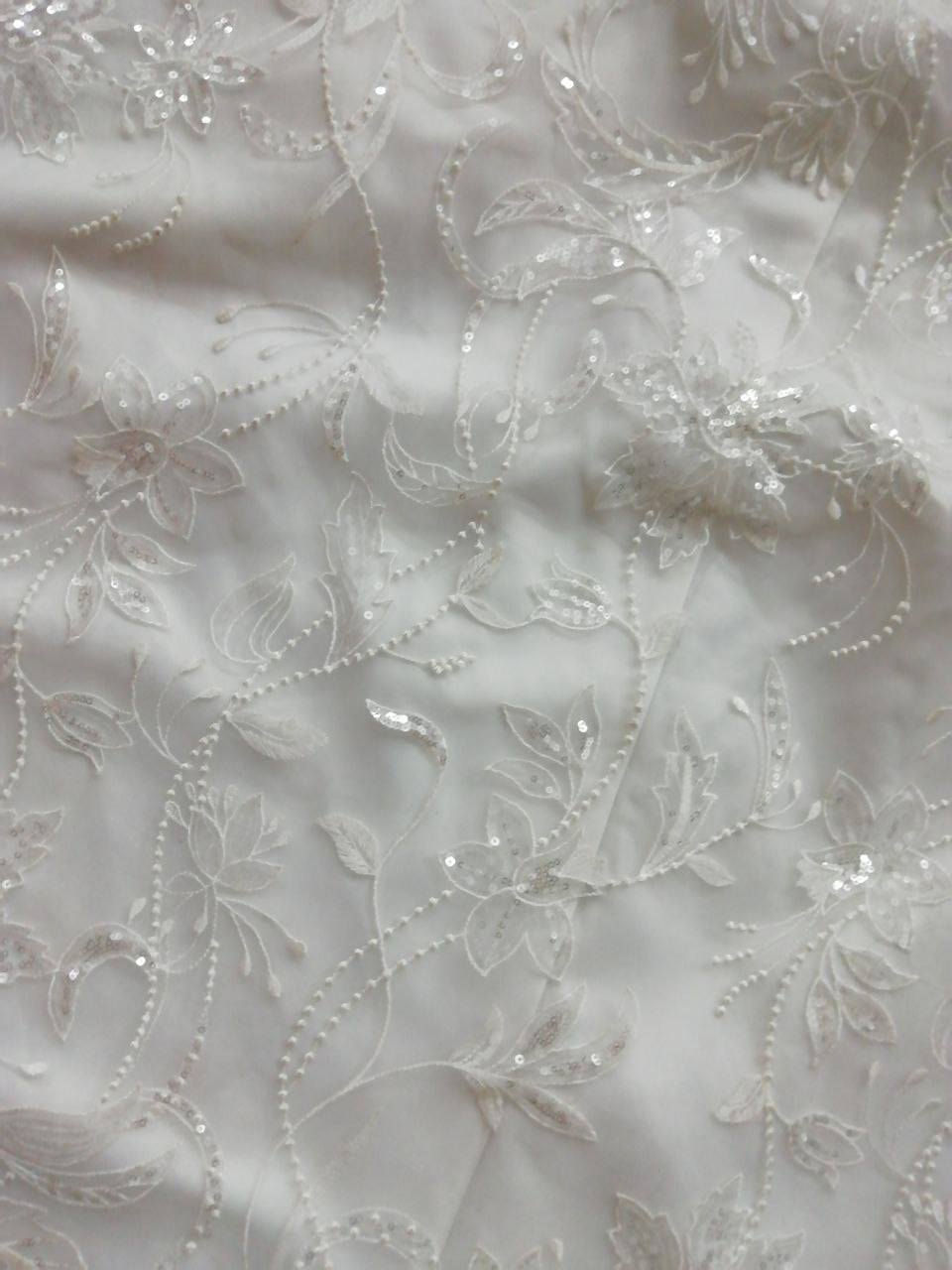 سلام عليكم 
بدلة عرس للبيع ملبوسة مرة وحدة نظيفة و ما بيها اي عيب تنباع هي وملحقاتها سعرها ١٢٥ الف و بيها مجال للجادين فقط 
للتواصل رقم الهاتف ***********
