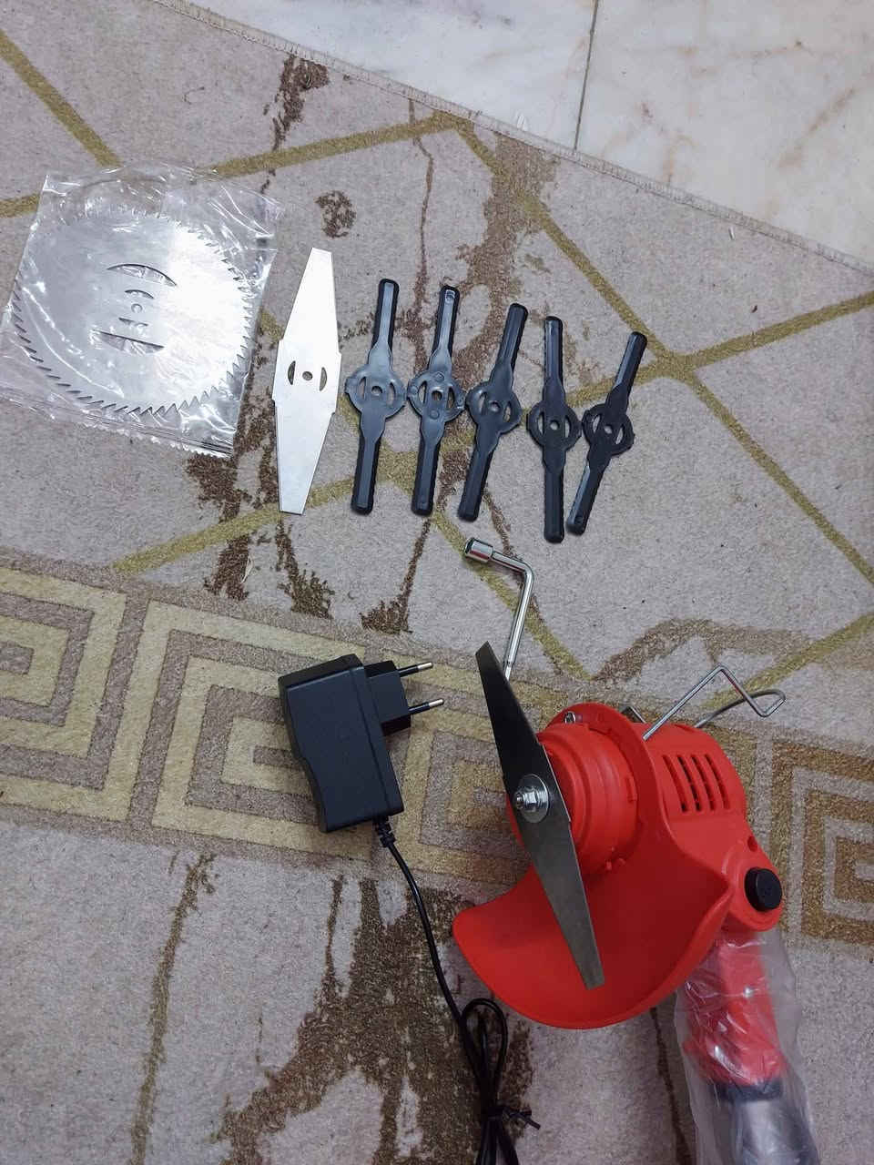 حاشوشة شحن قص الثيل وتقليم الاشجار
تحتوي على 5 اقراص لقص الثيل 
وقرصين لقص الحنطة والشعير 
وقرص دائري كبير لتقليم الاشجار
تتكبر وتزغر سهلة التركيب والاستخدام 
السعر 25 الف شامل اجور التوصيل


**إذا كنت صاحب هذا الإعلان وتريد حذفه لأي سبب، رجاءا أرسل رسالة إلى الدعم الفني**