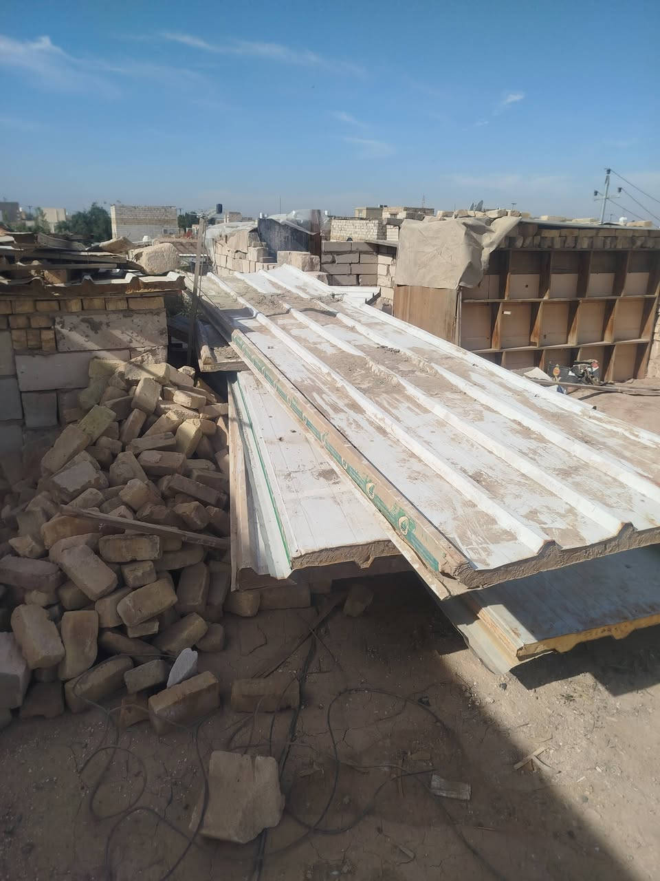 هاذا شندويش مستخدم للبيع طول الوحده 5 أمتار هاذا رقمي بي واتساب لي حاب يراسلني عليه ***********
