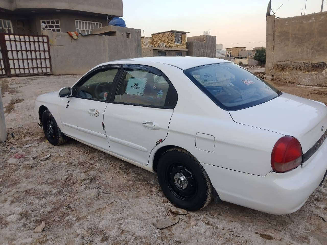 السلام عليكم عندي سوناته وفوذ موديل 2000 لبيع بأسمي رقم بغداد انكليزي مكينه 2000 تبريد شغال ويه السويچ صدر جديد تخوم تاير جديد سياره مصبوغه عام لجماليه بدون ضربه لي ياخذهه مايصرف عليه اي شي سياره معمرهه على يدي جديد السعر 42  مكان سياره بغداد العبيدي اتصال على هاذ رقم ***********
