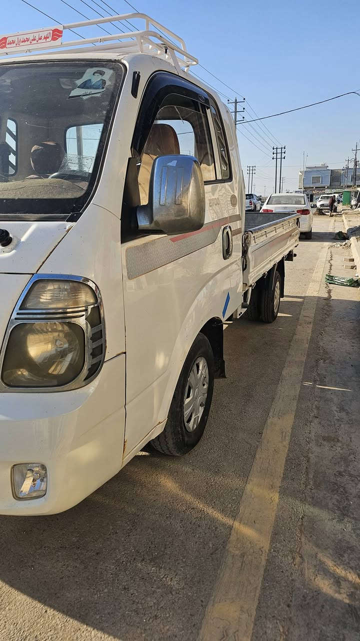 للبيع كيه 2015 حداديه مكينه گير جديد السياره مكفوله السعر 100وبهامجال الاتصال ***********
