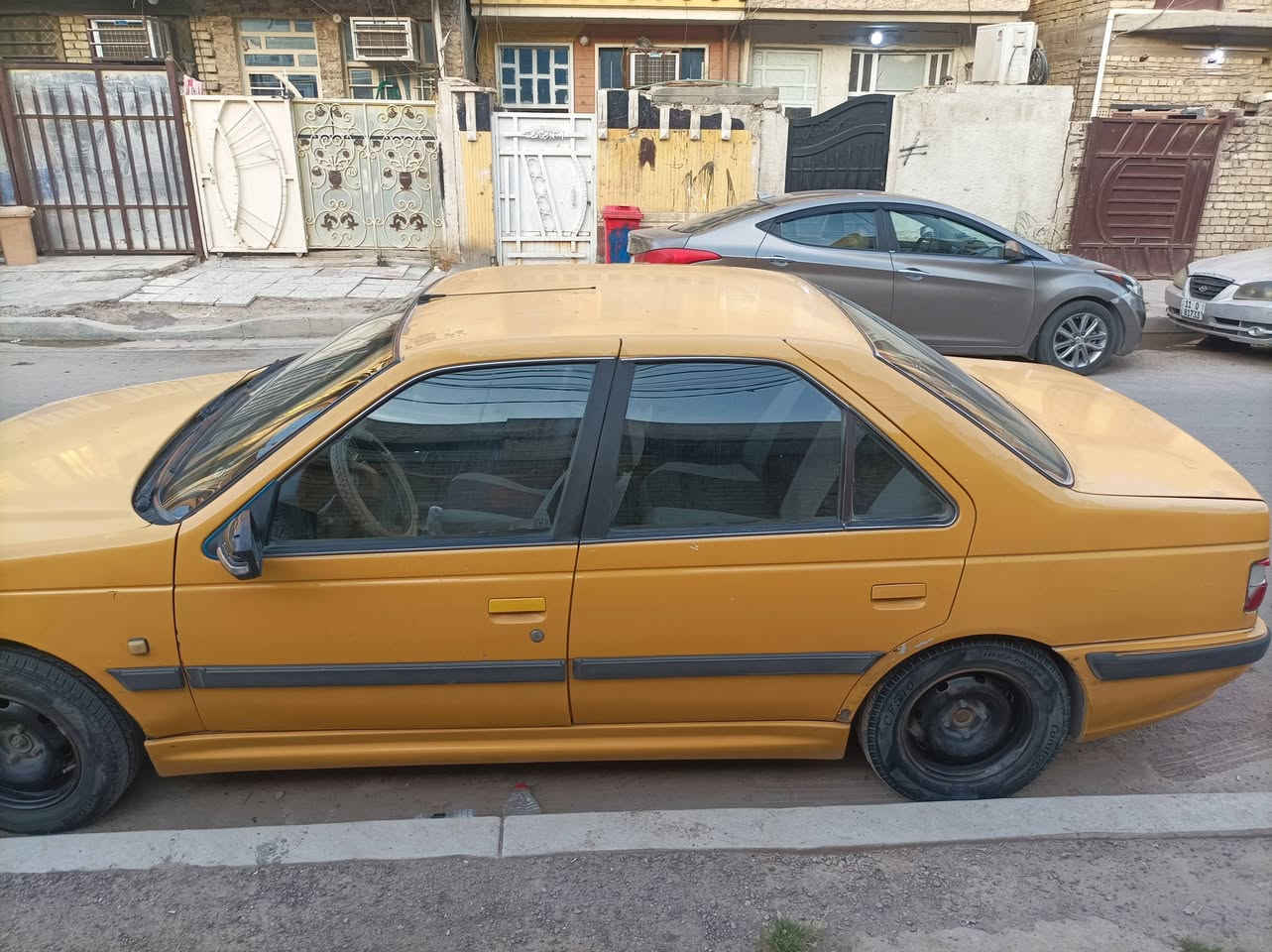 للبيع: Peugeot Pars بيجو بارص موديل 15 
المكينة جديدة، وناقل الحركة عادي بحالة ممتازة جداً، والتبريد شغال ممتاز.
صدر السيارة حالته تقريباً 70٪، والبنيد مبدل، والهلال الصفحة اليمنة معمر.
على السيارة غرامة مقدارها مليون دينار ومخصومة من سعرها.
السعر: 30 ورقة وبيه مجال بسيط.
للاستفسار والمراسلة:
فيس بوك أو الاتصال على: ***********
