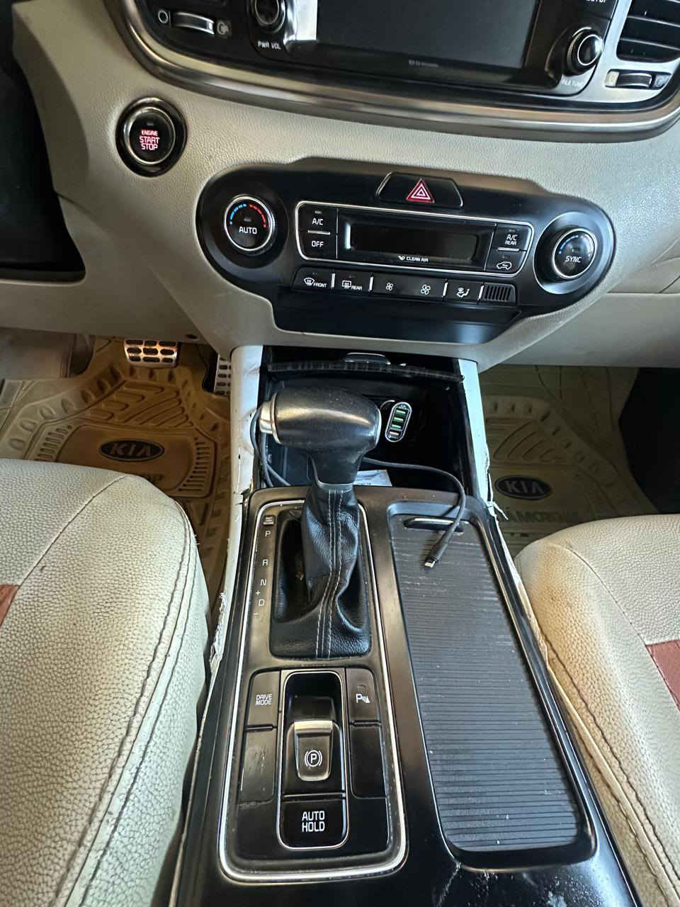 السلام عليكم
سورنتو خليجي  رقم بغداد الانكليزي 2019 فول ماعدا ابانورما 

مكفولة من كلشي بس بيها طخة بالجنطة وصبغ عل كد شبر
6سلندر  

السيارة كلش نضيفة ماشية 98الف كيلو 

السعر 265 ورقة 

الرقم ***********

***********
