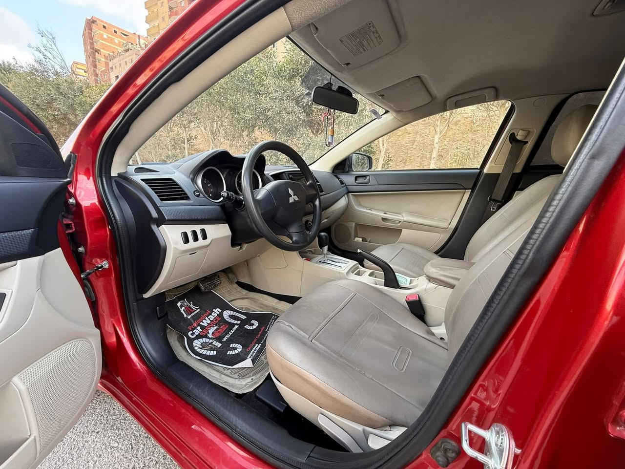 من رحصه الدمين لانسر 2016  بدون صبغ ون حادث بدون كص داخل سياحه مكفول سريقه و عشاير و انتر بول.السياره ما ناقصها برغر.سعر 54  رقم تلفون ***********
