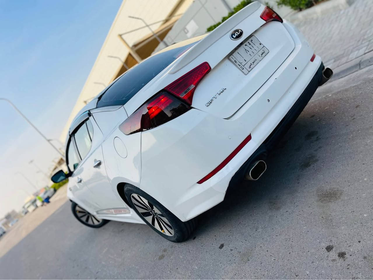 السلام عليكم للبيع كيا اوبتما موديل 2011  بصره سنويه 28 وارد خليجي فول مواصفات للاخير بانوراما بصمه تشغيل وابواب تبريد قطعتين شفتات بلستيرن محرك 2400 دوش دبل كزوز تبريد بيانو تحكم مناخي جاهزه محرك كير حداده تبريد تخم تاير ماكو بيهه نقص محتاجه بس سايق السياره مابيهه ضربه بيهه صبغ مصبوغ حزام اكفل شواصي لغود واكفلهه من الكص والباقي شوف العين اكرر شوف العين  السعر 95 وهاذا رقم صاحبهه غير متواجد ع نت *********** البصرة, العراق
