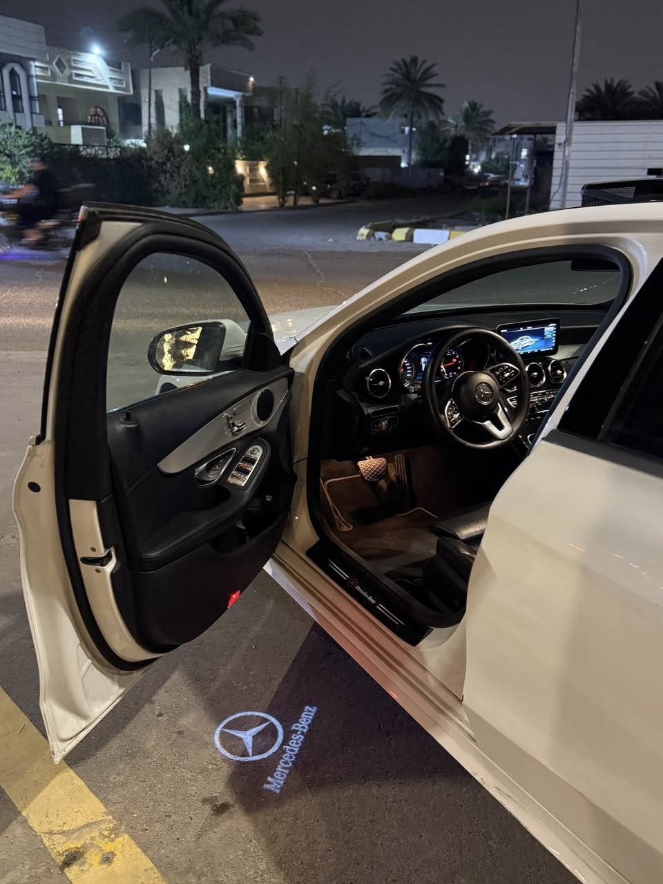 سلام عليكم مارسدس c300 للبيع موديل 2020 بنورما دبل ماوس  السياره زيرو مسج والسونار مالتها موجود بل صور ماشيه 99 الف كيلو رقم اربيل *********** سعرها ٢٤ وبيها مجال
