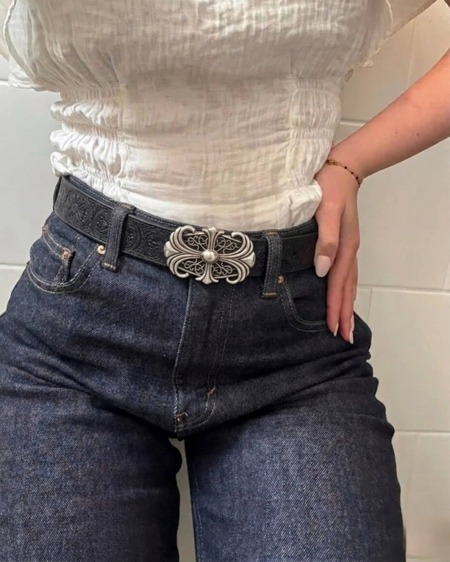 .

حزام كروم هارت 
Chrome Hearts Belt 🖤

كوالتي جيد💯
رجـالي نسـائي 🙎🏼‍♀️ 👨🏼
نادر ✨

السعر:7,750 ألف 🔥
____
__

متـاجرنا 👇
@stray_store1
@stray_accessorie
@stray_vintages
@stray_suits
@mars_librar.y 
@stray_stationary11 
 __.

__

توصيـل  الناصريه مركز الفين ديـنار ❇️

اقضيه ونواحي 3 الاف

المحافظات 5 الاف دينارر

💢عن طلب لايقل عن ال 12 الف دينار 
_
⛔ اذا كان اكو غلـط بالطلبيه او غير مشابـه للصوره يمكن استبداله

التوصيل في يـوم واحد فقط⚡🔥
_
#انمي #هاري_بوتر #ترند #كوول #مودل هودي ملابس ستراي_ستور


**إذا كنت صاحب هذا الإعلان وتريد حذفه لأي سبب، رجاءا أرسل رسالة إلى الدعم الفني**