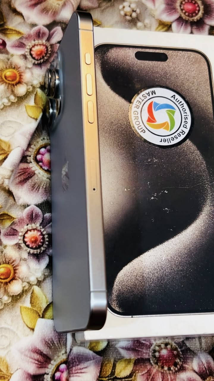 السلام عليكم
15 برو ماكس 256 ماستر 
بطاريته 84 
نظافته 100 
مبدل شاشه اصليه 3 خيارات 
ملحقاته كامله سعره 775 الف 
مكاني بغداد 
*********** واتس
