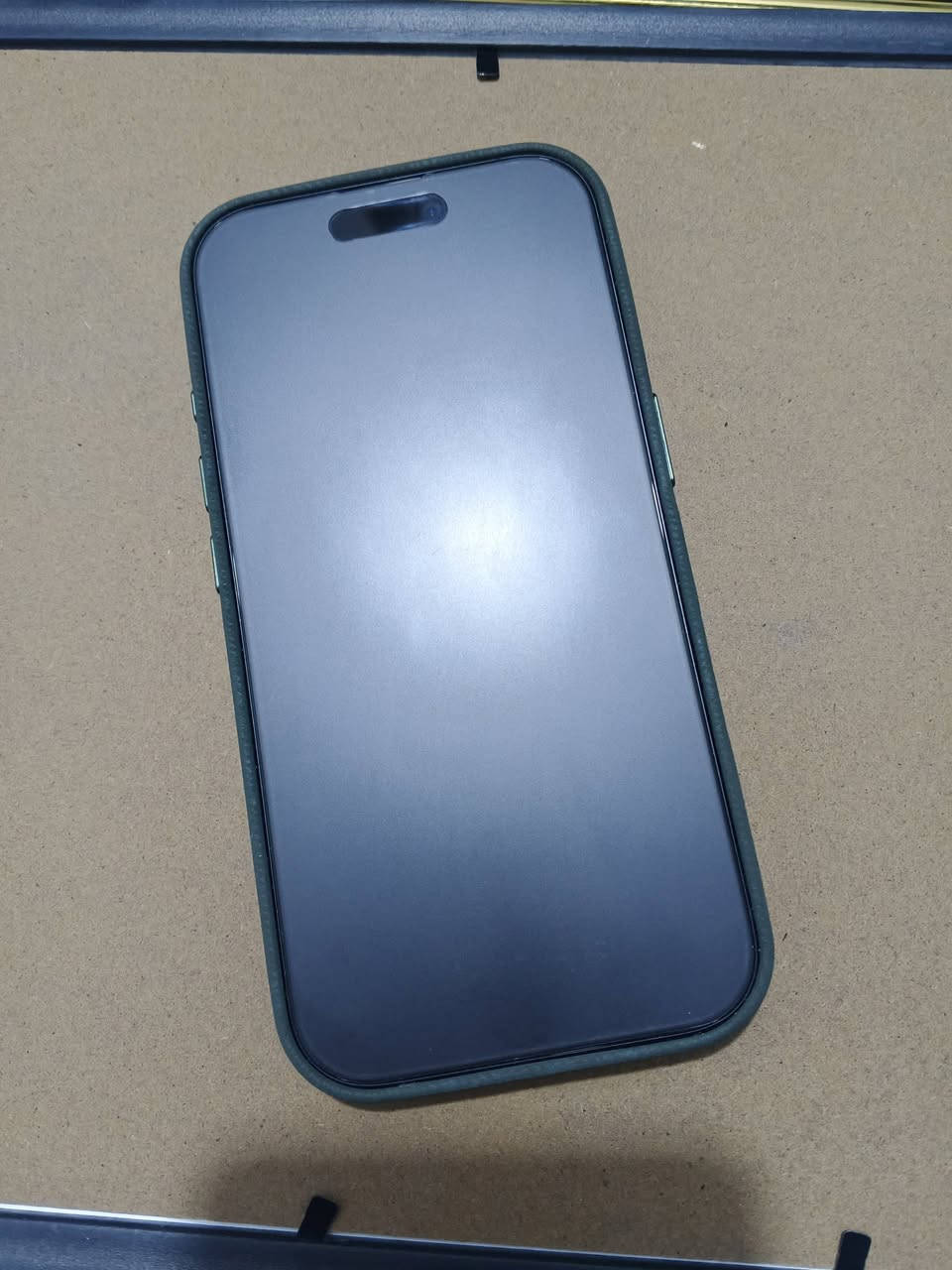 ايفون 16 الايفون بعده بحالته الوكاله هل تشوف عينك من بطاريه إلى  الشاصي .
نسخة الشرق الأوسط 

بطاريه 100٪ ما معلايه شرط الفحص 
سعه التخزينيه 128
وكذلك الجهاز تحت ضمان الوكاله 

يجي ويه : 

1- شاحنه بيه ضمان سنه من اي ستور 30w
2- كفر شامو 
3- اقوى واحسن لاصق شاشه بالسوق
4- كارتون الجهاز .

مكاني بالتنومه رقم الهاتف *********** فقط واتس 

سعر الجهاز : 950
