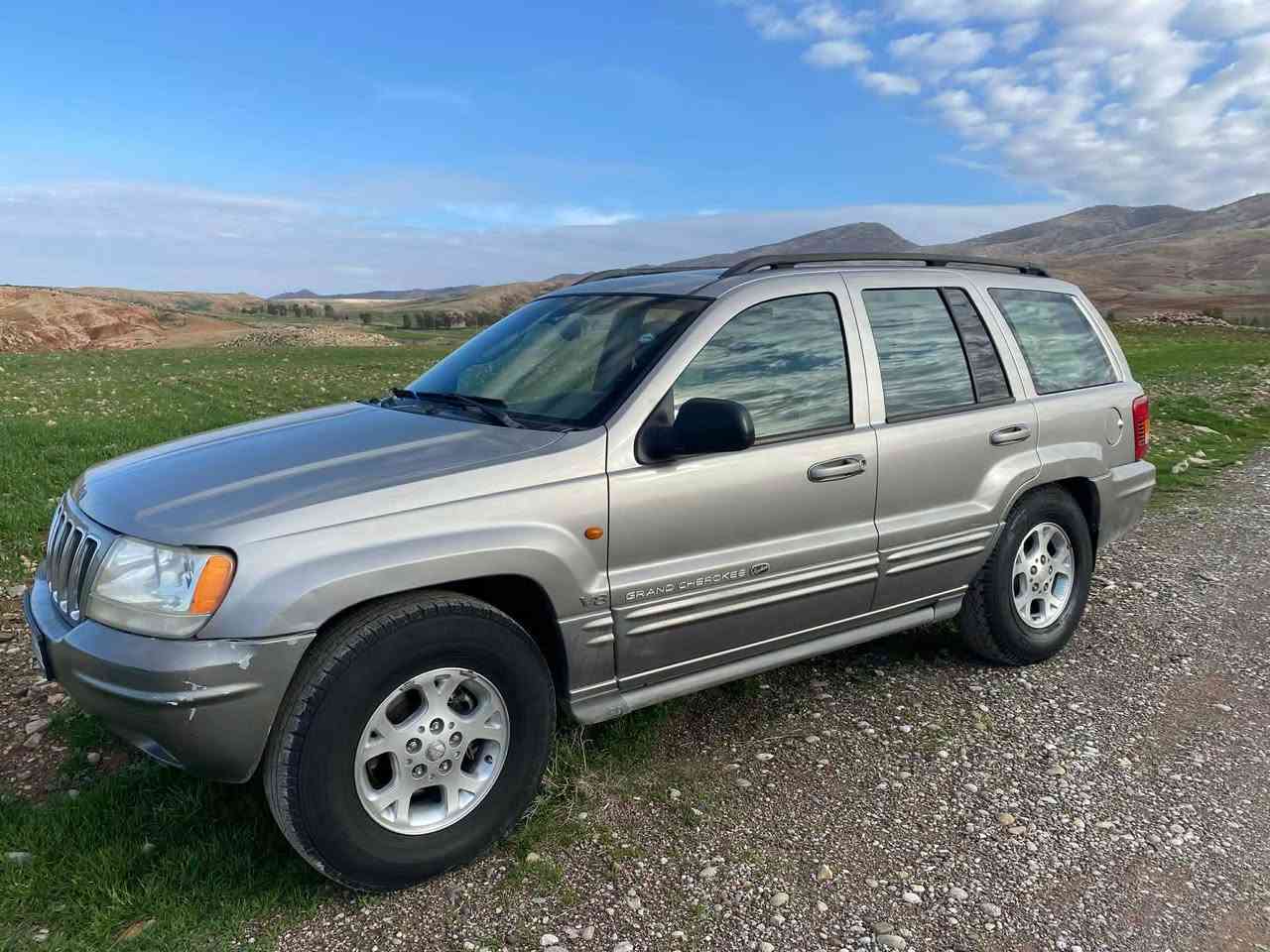 سةرةتا بةناوى خواى گةورة
جيب گراند شيرؤكى مؤديل ٢٠٠٢ گيرتؤماتيك
 ٨پستن مةرغوب رةقةم سليمانى هةزةى نويية سةنةوئ هةتا ٢٠٣٠بةناوى خؤمانةوةية شتيكى جوان و خاوين بئ ليداو بئ سبوغ بئ كال بونةوة بئ تةقةو رةقة تايةو ويليكى خاوينى لةسةرة تةبريد سارد و گةرم ناو فؤرميكا كارةباى هةموو ئيش دةكا جوار جام كارةبايى ئاوينة كارةبايى  سةيارةيةكى خاوين و بئ مةسروفة سعرى ٨٠وةرةقةو مةعامةلة
رةقةمى خاوةنةكةى*********** أربيل, العراق
