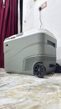 ثلاجه ومجمده بنفس الوقت شركة البيكول اصليه تشتغل عل جداحة سياره 12 v و...