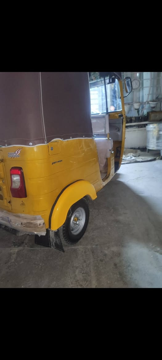 السلام عليكم حبايب تكتك موديل 20 للبيع رقم وسنوية مكاني كربلاء حي العامل 
رقم الهاتف: ***********
