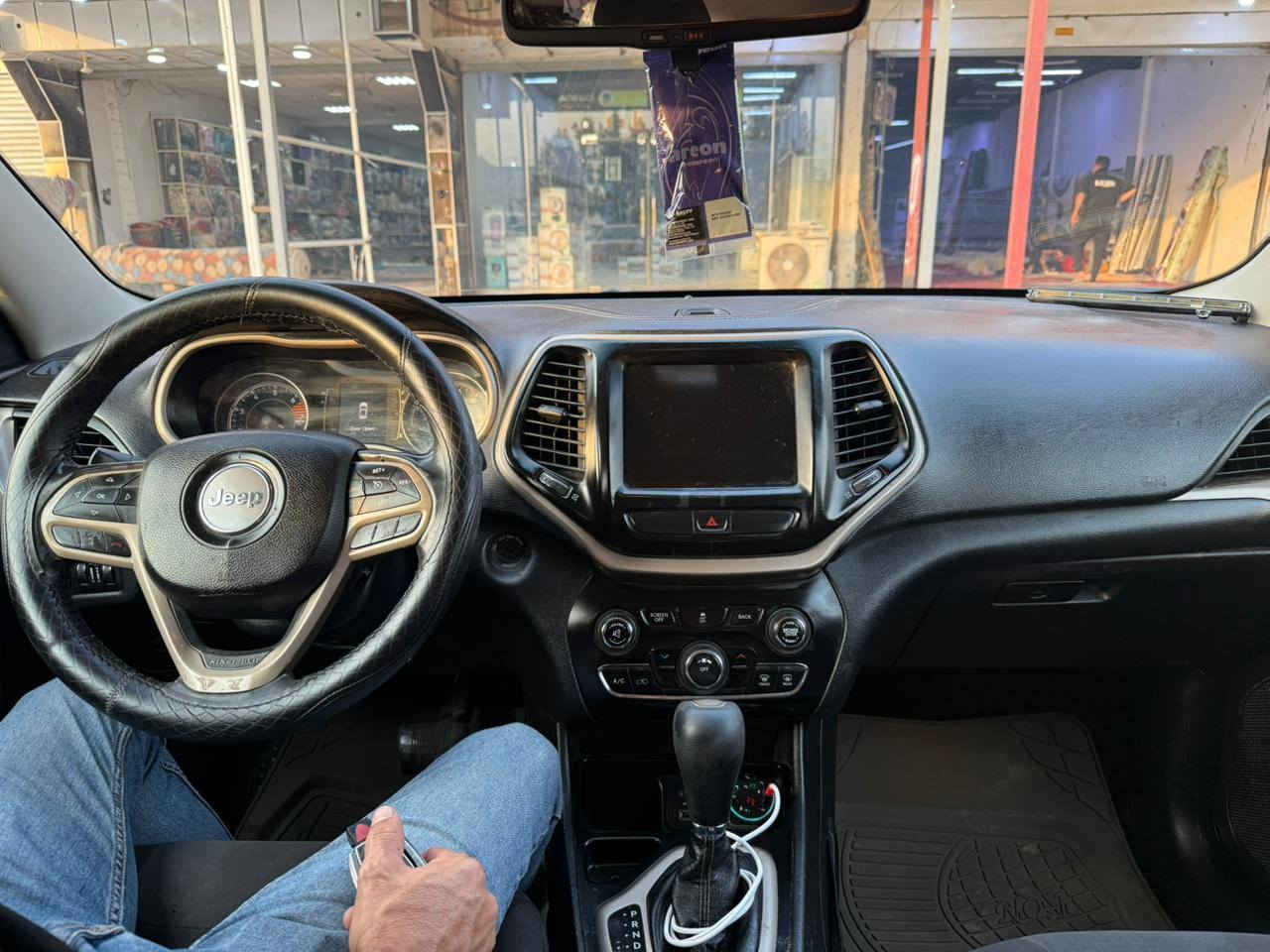 السلام عليكم 
جيب شيروكي بزون 2017
سيارة جاهزة للاخير ادامة جديدة
مكينة 4 سلندر 2,4
كير مكينة مكفول 
رقم بغداد مشروع وطني 
حادثها   بنيد ومدكر ايمن مبدل وبارد قليل بالمدكر الايسر 
سنويه جديده لسنة 2031 بسمي 
السعر 117
العنوان البصرة القرنة


**إذا كنت صاحب هذا الإعلان وتريد حذفه لأي سبب، رجاءا أرسل رسالة إلى الدعم الفني**