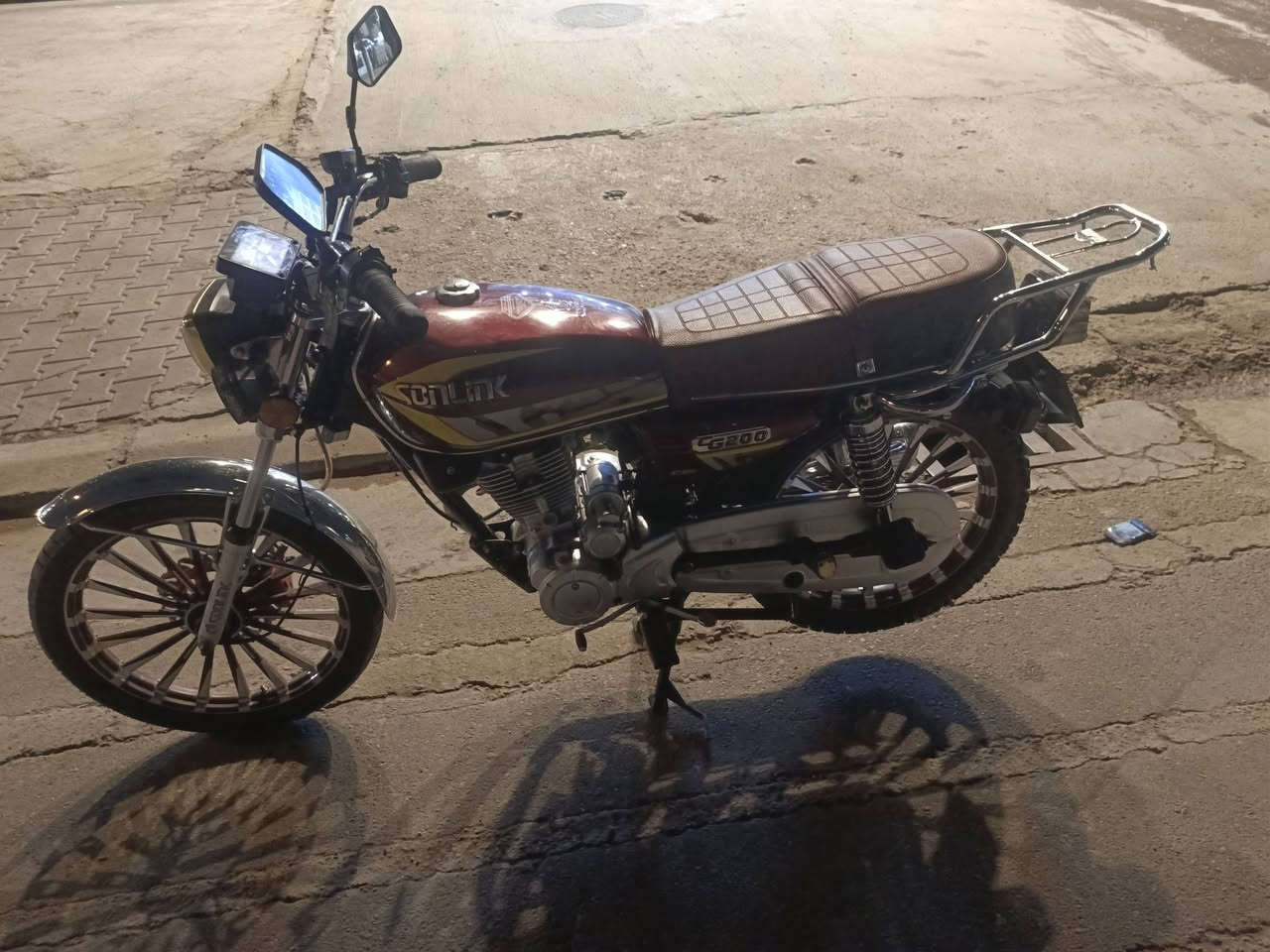 للبيع دراجه سيفان 24
سعر 700بيها مجال اوراق كامله 
مكان بغداد حي جهاد ***********
