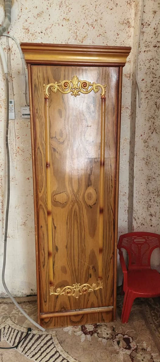 غرفة عراقية جديدة بعده للبيع
السعر450
مع مجال قليل العنوان الحولي قرب الملعب الجديد
***********
