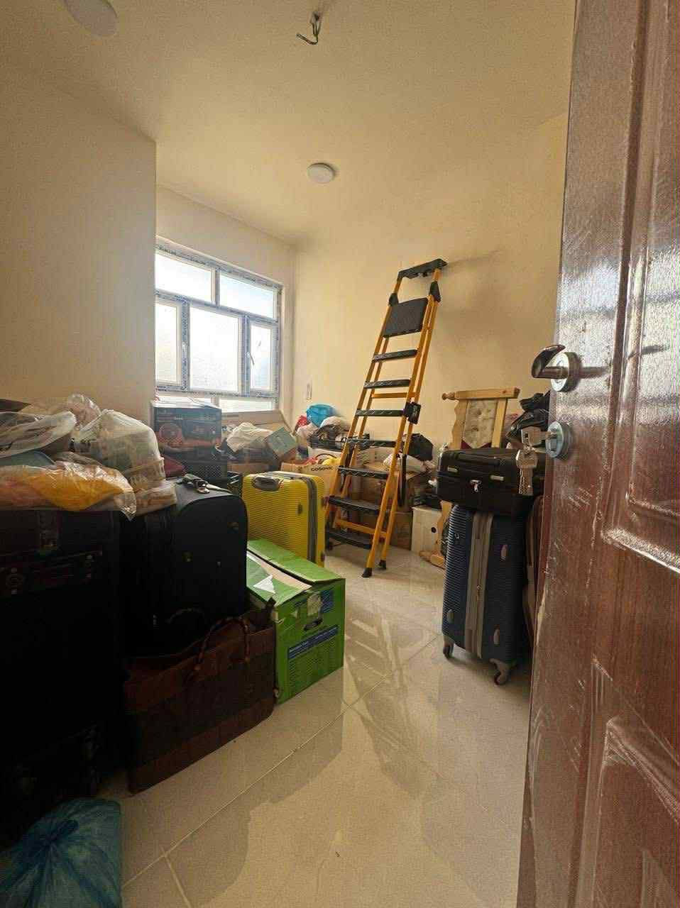 ٥٠ متر ٣ طوابق (٢ ونص + سطح)، ٣ غرف نوم و٣ حمامات  ومطبخ
بناء حديث

بالأمانة، محلة ٨٩١ زقاق ٥٤
للاستفسار ***********
واتساب
