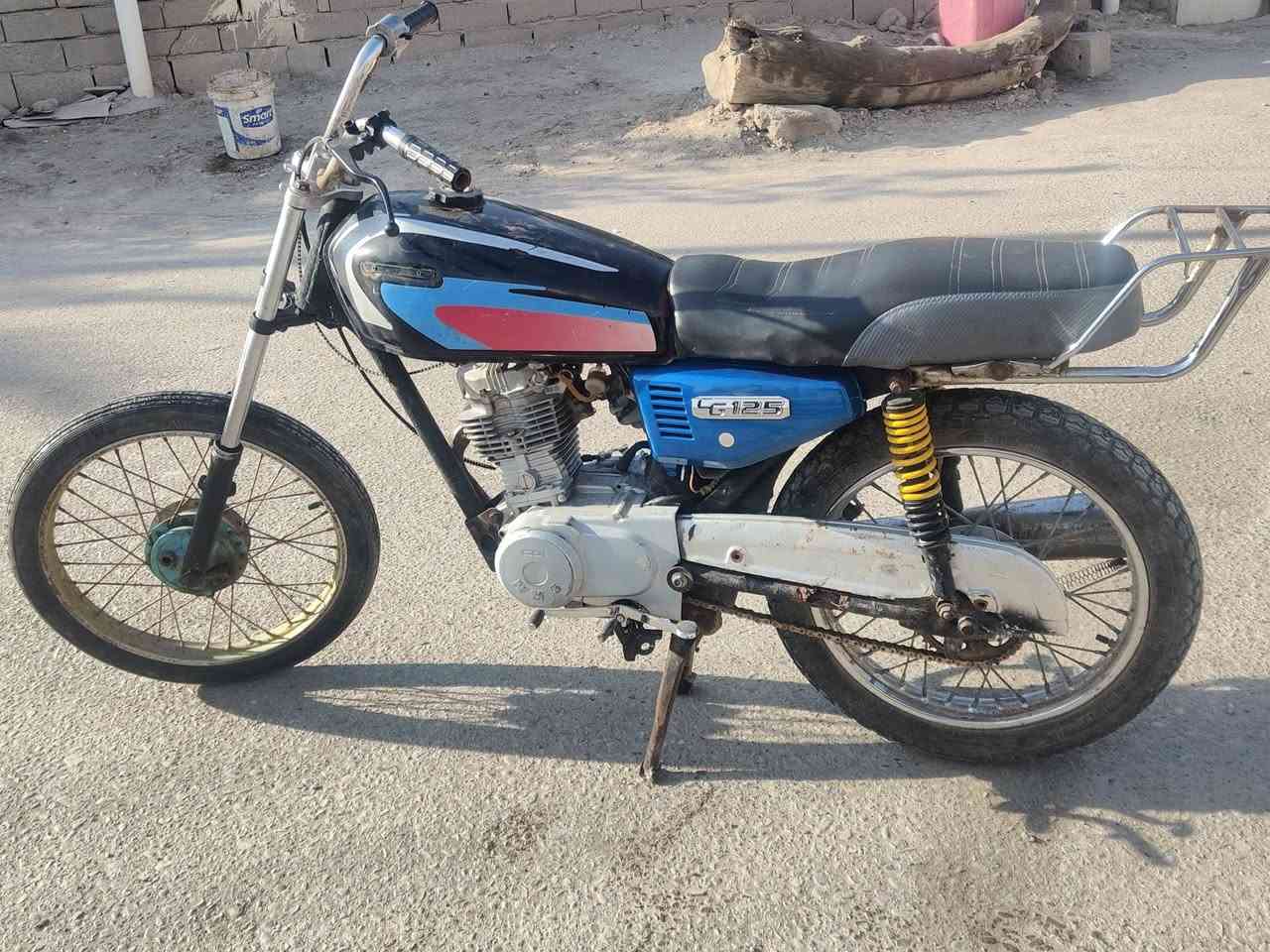 السلام عليكم شباب دراجه ادوات للبيع محرك مفتوح بيها سبرك خارجي مكان قضاة المدينه سعر 300بيها مجال لشراي ***********
