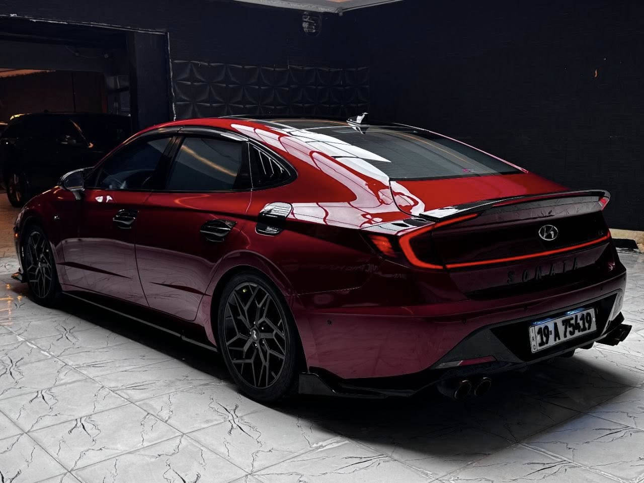 سوناتا ان لاين ماروني مميز 

‏Hyundai Sonata N Line 

موديل 2023 / رقم كربلاء تحويل مباشر

وارد امريكي ضررها  جداً بسيط بدون دواخل

 ضربت خلفيه قبق جنطه 

موضح صور الحادث بالمنشور 

المواصفات فول ان لاين :

- محرك حجم 2500 تيربو 

- فتحة سقف بانوراما 

- كيجات دجتال شاشة

- بصمة تشغيل + ابواب

- تشغيل عن بعد

- غرفة كشنات رياضية N

- شاشة و كاميرا دوارة

- شفتات ستيرن تبترونك

- حساسات جانبيه BlindSpot

- رادار امامي / خلفي / نظام تحديد مسار

- توقف ذاتي AutoHold

- اربع انظمة قيادة 

- ويل حجم 20 N

- هاند بريك بصمة كهربائي

- اضاءة LED داخلية الوان متغيره

- اشارة بالمري + مري قلاب ع بگ

- صندوق ذكي عند الاقتراب

- لد امامي و زينون عالي ناصي كشافات

- ماسحات اوتو + جام اوتو

- كشنات جلد كهرباء / كشنات تدفئه تبريد

- نظام ترحيب عند الاقتراب

- دوسات سبورت

- سستم صوت 8 سماعات BOSE

السعر  210 مع مجال بسيط

جاهزة كلش ترايها زيرو

محرك و كير مكفول و تخم تاير جديد

مكان السيارة : كربلاء 

السياره عليه نانو سيراميك وتفليف bbf

في اجزاء السياره مقدمت الدعاميه والبنيد 

تغليف مانع الصوت والحراره  داخل السياره

تغليف الزجاج عازل حراري وأضافة أناره داخليه

وأضافه فتحات صالنصه رياضي من مركز شنايدر سعر ١٥٠ دولار

***********للاستفسار اتصال فقط
