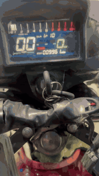 السلام عليكم دراجه موديل ٢٣ مابيه نقص كل نقص فقط دشلي كيلو متر وقبق البانزين ميقفل ضايع المفتاح مابيه نقص برغي غير هاذة اوراق موجوده مكاني شهربان للبيع والمراوس الشراي يتصل واذا ماعندك رصيد رمشلي واني ادك عليك مكاني شهربان ***********
