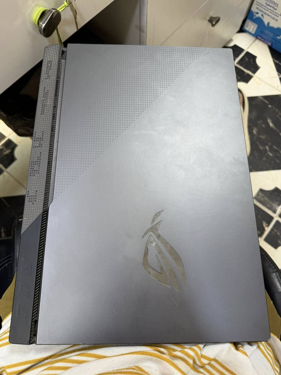 السلام عليكم لابتوب گيمنك وشغل احترافيه  ROG STRIK G17 المواصفات بالصور والفيديوات هرتزيه الشاشه 300 وباقي المواصفات تكدر تجيكها بالنت                                                                
الملحقات الشاحن وفان هدية.           
السعر (مليون و200 الف)                                                    مكاني بغداد - حي البتول 
رقمي ***********
