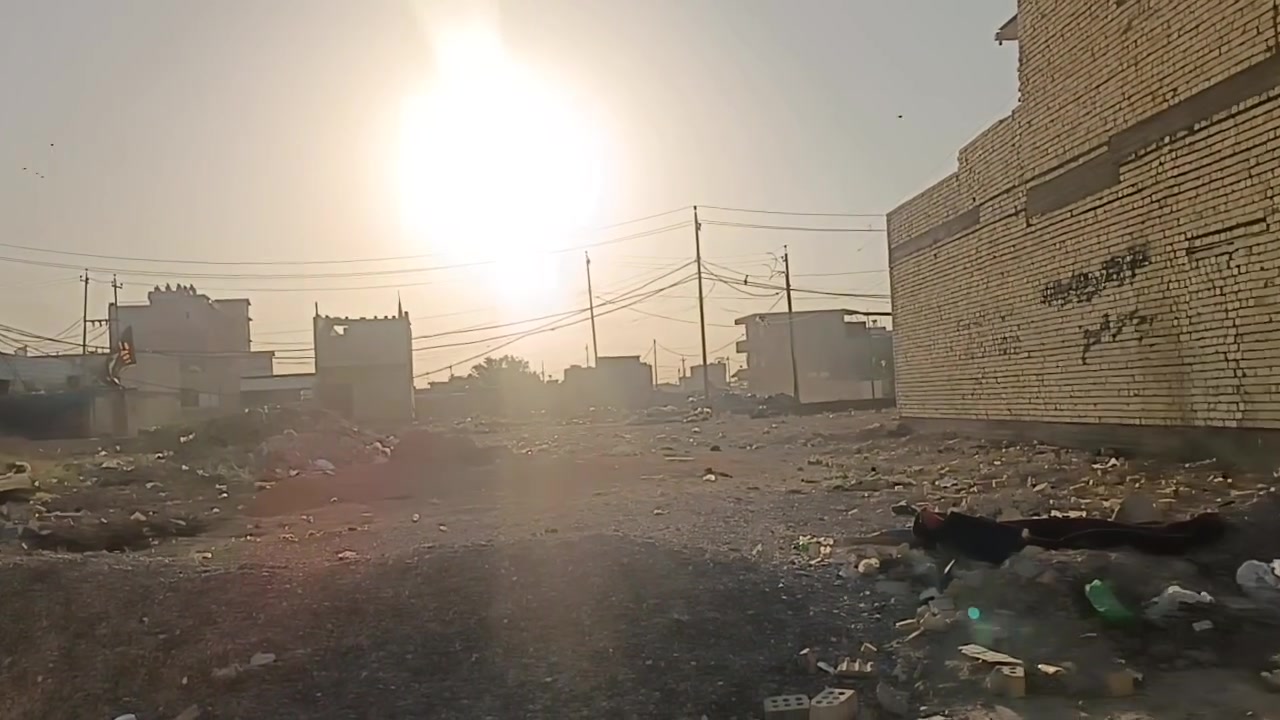 ياللة سلام عليكم عندي قطعه ارض ١٠٠ متر واجهه ٥ ونزال ٢٠ شارع ساده تبليط ومقرنص المنطقه وساحبله مي ومجاري  وكاع حادلهه ..خلف مكتب ابو دريس القديم  عارضه ٣٣ وبيه مجال للشراي ***********
