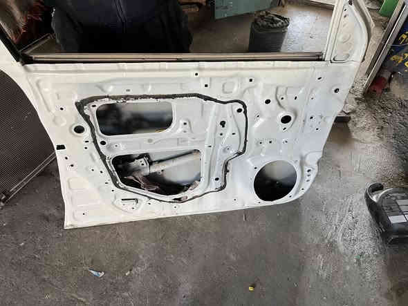 السلام عليكم باب لاندكروز 2015للبيع   *********** ابو زينب
