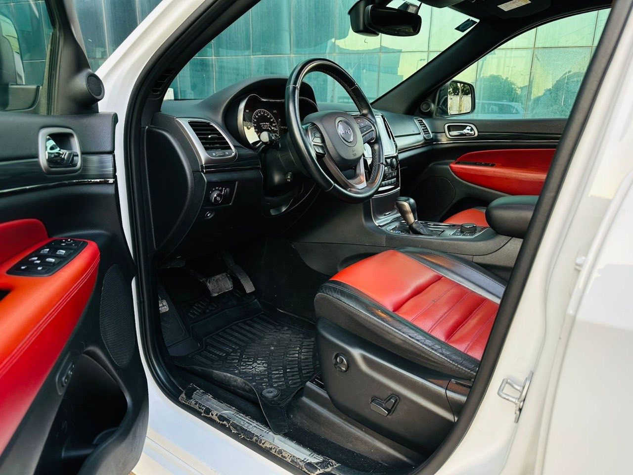 السلام عليكم
‏JEEP GRAND CHEROKEE 2021 S
عدد المسافات (45) كيلو
جيب فئة:    S
موديل:     2021
مكينة:     V6 3.6

خليجي (وكالة هارلم) رقم بغداد ✅

المواصفــات 

بانورامـــا
رادار جانبـي نقطة عميـاء رادار خلفـي
كشنات جلد 
ستيرن هيتـر + كهرباء
نظام توقف اوتـو ستوب
حساسـات امامي خلفي
صندوك كهربائـي
سماعات سستم صـوت

بصمة و تشغيل عن بعـد
كيج الكترونـي
نظام متعدد اوتو للطرق
مري قلاب وشفط

العنوان بغداد
السعر جداً مناسب 
للاستفسار: ***********
اتصال او واتساب
