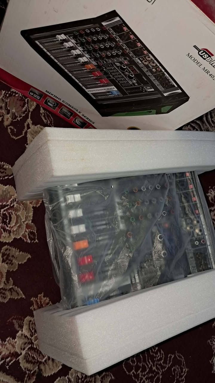 مكسر صوت 900W الغدير صنع ايراني مستخدم مره وحده فقط السعر ٢٤٠ الف وبي مجال شرط النقاوه والدفع مكاني البصره


**إذا كنت صاحب هذا الإعلان وتريد حذفه لأي سبب، رجاءا أرسل رسالة إلى الدعم الفني**