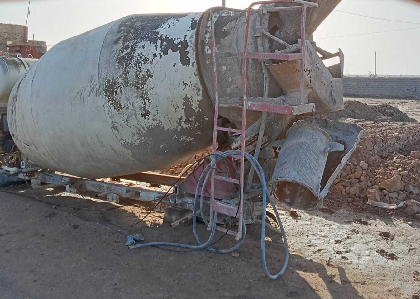 السلام عليكم لبيع جدر 8متر مكعب جديد شقال اي نقص مابيه كامل   سعر 16ورقه مكان البصره ***********1
