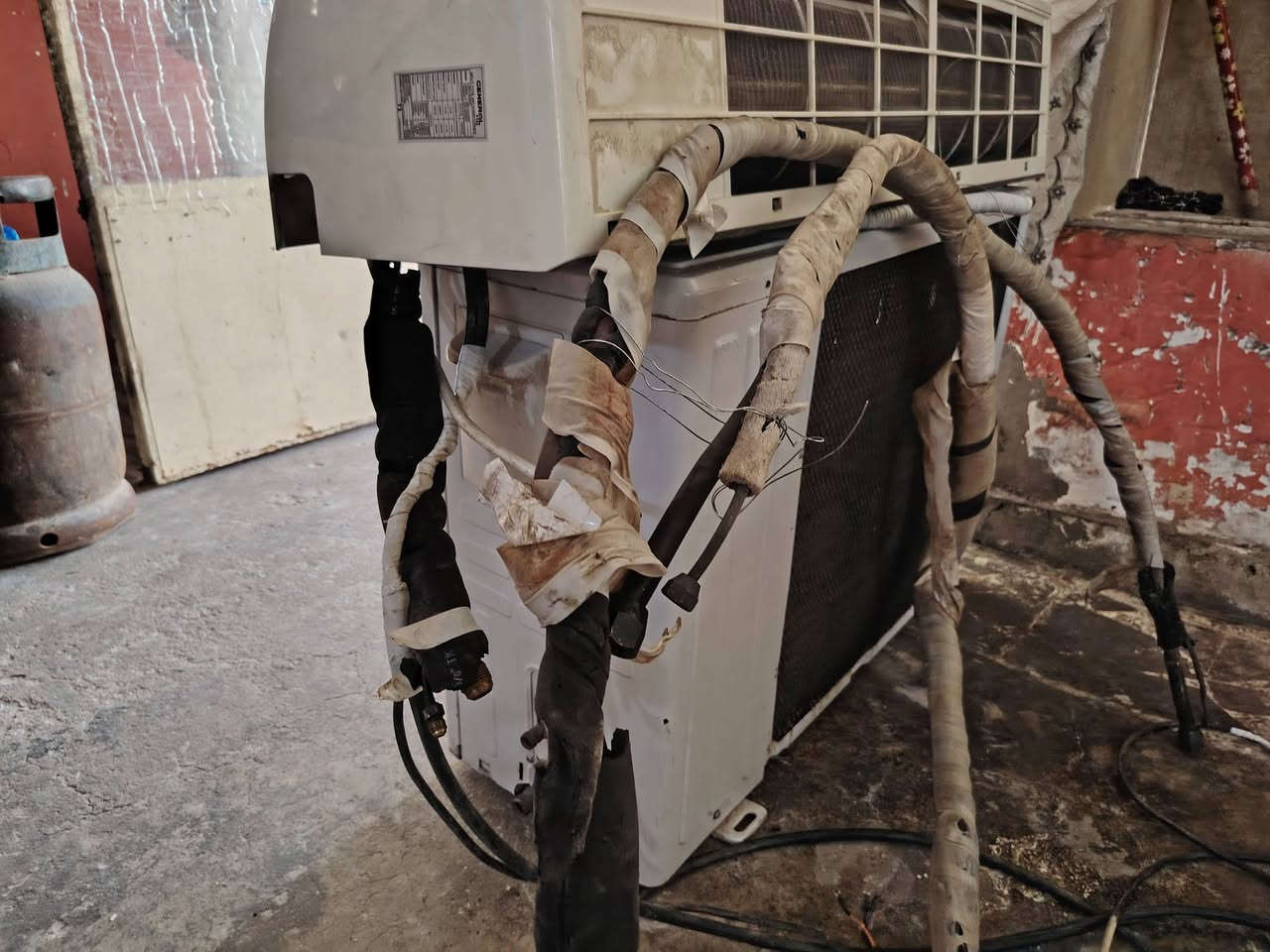 سلام عليكم سبلت جنرال 2 طن نضيف حيل سعر 275 عنوان بغداد الدوره ***********
