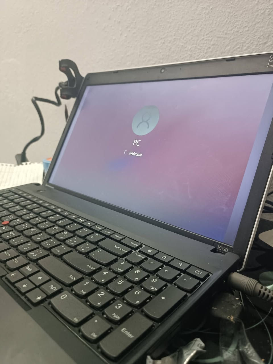 للبيع  او مراوس بايباد  السعر 150بي. مجال
لابتوب لينوفو ثينك باد (Lenovo ThinkPad Edge E530) بحالة ممتازة وجاهز للاستخدام مباشرة.
الموصفات 
​المعالج: Intel Core i5
​الشاشة: حجم 15.6 بوصة مريحة جداً للعمل والدراسة.
​الكيبورد: عربي / إنجليزي كامل (يحتوي على الأرقام الجانبية).
​النظام: وندوز 10 منصب وجاهز مع البرامج الأساسية.
​المميزات: لابتوب معروف بقوة تحمله وجودة تصنيعه (فئة رجال الأعمال)، يحتوي على قارئ بصمة لزيادة الأمان.
​الملحقات: الشاحن الأصلي متوفر.
للبيع لابتوب لينوفو ثينك باد (Lenovo ThinkPad Edge E530) بحالة ممتازة وجاهز للاستخدام مباشرة.


**إذا كنت صاحب هذا الإعلان وتريد حذفه لأي سبب، رجاءا أرسل رسالة إلى الدعم الفني**