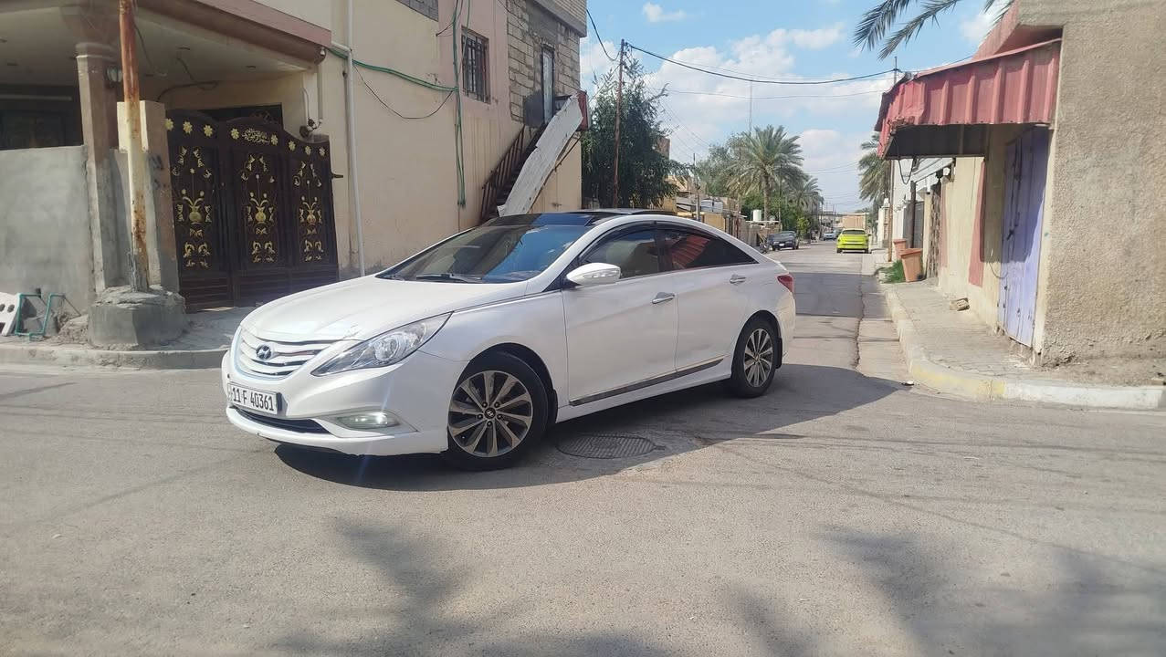السلام عليكم  سوناتا ٢٠١١  خليجي ١ع١ عده البصمة محرك ٢٤٠٠ دوش كير محرك مكفولات رقم وهزة وسنويه كله جديد ابسمي تحويل ثاني يوم 
تبريد تتفئه  
بيهه ٣ قطع صبغ بدون ضربة وبدون معجون 
مواصفات مري شفط + إشارة بل مري 
بنراما
تبريد قطعتين 
تحكمات ستيرن 
شاشه + كامرا دوار 
وهواي بيهه مواصفات 
#السعر114ـــعـر وبيهه مجال
رقم الهاتف /*********** 
***********
