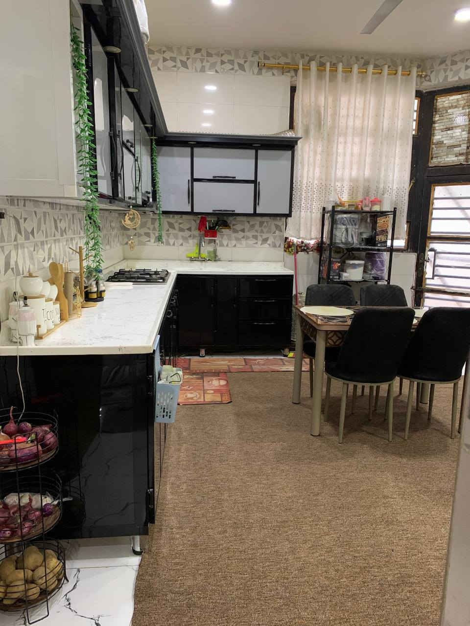 بيت للبيع طابو زراعي سند ٢٥
العنوان التقية الثالثة بجانب مدرسة البشير قريب ع الشارع العام 
المساحة 204 متر مربع واجهه 10متر ونزال 20 متر و40 سم 
بناء حديث درجة اولى طابوق بالكامل وكونكريت أساس وسقف 
طابقين الاول يحتوي غرفتين صالة مطبخ استقبال ومجمع صحيات داخلية وخارجية وكراج ومنورين 
والثاني يحتوي صالة كبيره على عرض البيت وسطحين 
مجاري وتبليط لحد باب البيت وكهرباء ومولدة وماء بالباب 
وبجانبه مدرسة ويطل على شارع 8 متر 
البيت بناء حديث درجة اولى نظيف مع منظومة كاميرات
للاستفسار اكثر خاص او الاتصال على الرقم التالي 
***********
