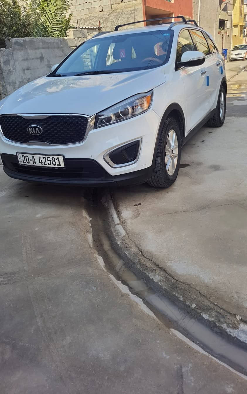 السلام عليكم
كيا سورنتو موديل 18 وارد امريكي 
حادث السيارة كلين بدون صبغ . ( بيها تعديل شبرين بالقمارة بارد فقط ) . 
رقم ديالى جديد سنوية وهزة جديدة . 
ماشية 55 ميل . 
مواصفات Fe . محرك 6 سلندر . 7 راكب . 
مكان / بغداد او ديالى . 
السعر / 198$ . 
للاتصال / *********** .
