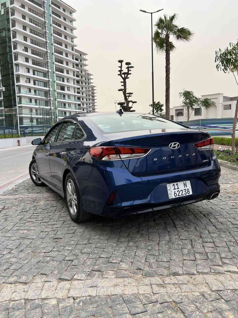 سوناتا موديل 2019 لون ازرك جويتي 
حادث بنيد و جاملغ عكس السايق بدون دواخل 
مكينة 2.4L
السيارة فول مواصفات لمتد limited 
رادار امامي 
تحديد مسار 
رادار جانبي 
فتحة سقف
كشنات جلد و كهرباء السايق و الراكب 
تدفئة و تبريد بالكشنات 
مع خزن ميموري وضعيتين  و تدفئة ستيرن 
لايت و بكلايت led و الايت متحرك 
شاشة جبيرة تدعم apple car play و android auto 
هاند بريك كهربائي مع خاصية اوتو هولد 
تبريد قطعتين امامي و خلفي 
نظام ترحيب ذكي و بصمة أبواب
ويل 17 رياضي 
السيارة ماشية 62mi 
مكان بغداد 
سعر :- 143 بيها مجال 
للتواصل :-*********** 
#سوناتا #العراق #سيارات #بيعوشراء
