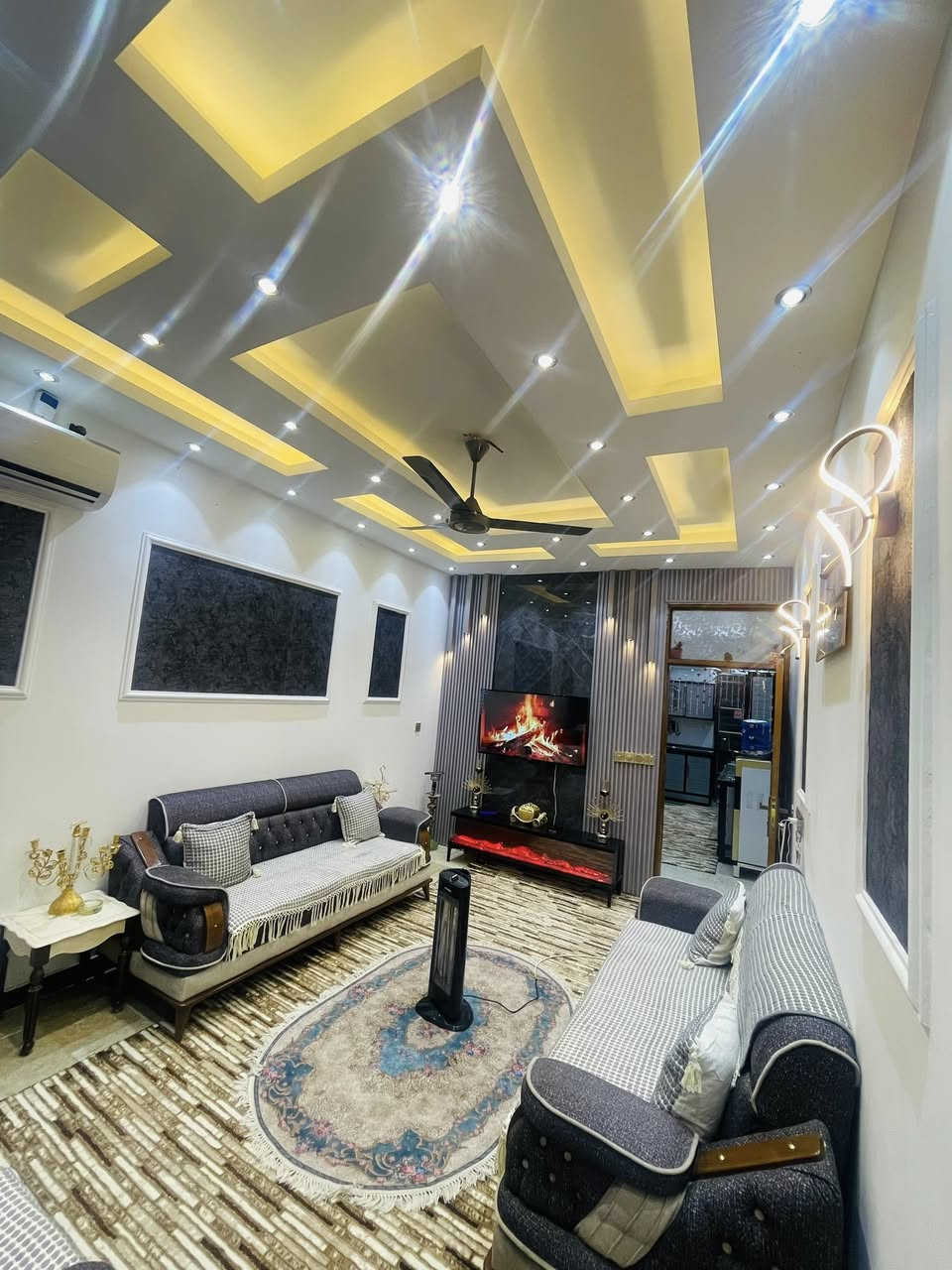 يا الله
مشتمل للبيع في منطقة الشعب / فلكة صباح الخياط / فرع مطعم صلاح كبة 
المساحة ٧٥ متر
واجه ٤ الا ربع
نزال ٢٠ متر
يحتوي على ٣ غرف نوم
خدمات عدد٣
صالة خطار ومطبخ ومنور / بيتونة على عرض البيت طابق٣
للاستفسار
مكتب الحضارة للوساطة العقارية
***********
