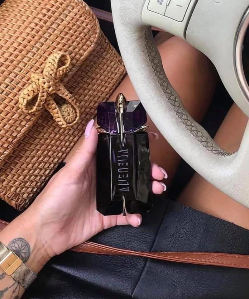 عطر MUTANT💜
هو عطر نسائي من ابتكار دار الأزياء الفرنسية تيري موغلر (Thierry Mugler)، وتم إصداره لأول مرة في عام 2005.🤩
 يتميز العطر برائحته الشرقية الزهرية الغنية، وبتركيبته المتميزة التي تدوم طويلاً على البشرة وتمنحها رائحة جذابة ومميزة التي تسحر الحواس واكثرها مبيعاً 🔥
متوفر توصيل


**إذا كنت صاحب هذا الإعلان وتريد حذفه لأي سبب، رجاءا أرسل رسالة إلى الدعم الفني**