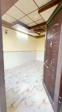 طابق ثاني للايجار  المساحة ١٥٠مترحي الخضراء قرب المعارض غرفتين نوم وهو...