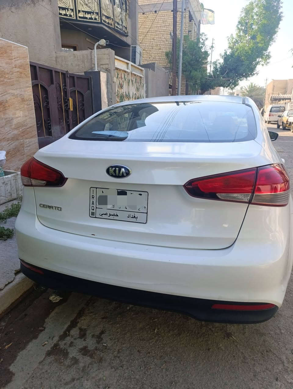 سيراتو ١٧ خليجي
محرك ١٦٠٠ 
بغداد
ماشية ٥٦ يعني شبه جديدة

بيها بارد بالدعامية الورة وشوية من الصندوك وموضح كلشي بالصور

مكفولة من الصبغ والتبديل 

*********** واتس
