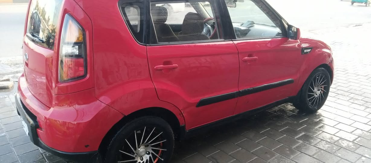 السلام عليكم
كيا صول خليحي 
موديل 2011
محرك وكير مكفولات حجم المحرك 1600 الي يجي بلسيراتو او الانترا تخم تاير جديد بيهه الجاملغ عكس السائق مصبوغ وبيهه طخات خفيفه تحويلهه بسم المشتري مباشر السعر 90 وبيهه مجال مكان السياره بغداد حي اور ***********
