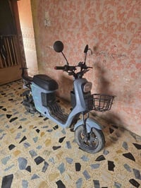 للبيع 2025 مستعمله شي قليل بطاريات جدد  07708996990