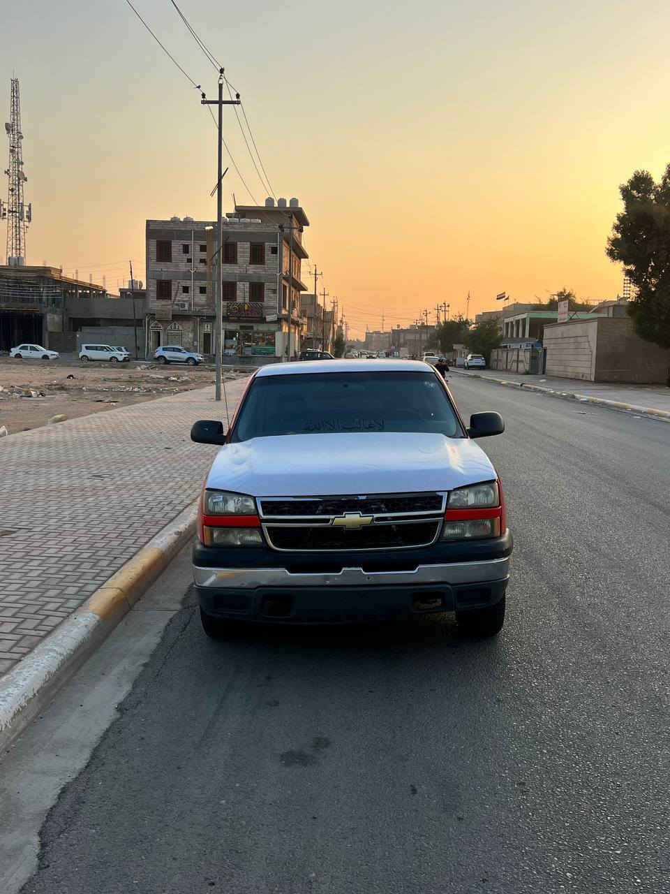 السلام عليكم  شفر ليت سلفرادو للبيع سياره مال مزاد مزاد بيها كتاب وبيها وكاله سياره تترقم والارقام مفتوحة يعني بس تاخذها تمشي المعاملة
سياره جاهزه وجديده واي نقص مابيها مكينه كير اكسن كله جديد مكينه 5300 نثيه 6 براغي فور ويل وشغال تخم تاير دواخل كلش نضيفه سياره مصروف عليها  تبريد ثلج 🥶 تدفئه شغال باتري جديد دبل كزوز  كهربائيات كلها شغاله سياره ماشيه ١٢٠ الف وقابل لزياده 
مكان السياره كربلاء 
السعر 73 وبها مجال بسيط 
رقم الهاتف ***********///***********
