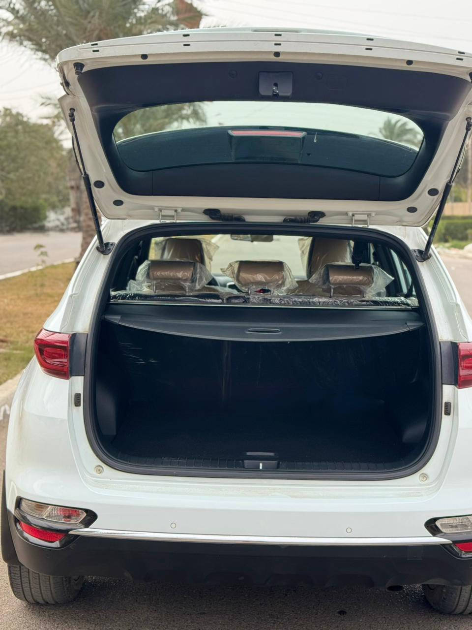 السلام عليكم
سبورتج موديل ٢٠٢٠ خليجي رقم بغداد الجديد ماشيه ٣٦ الف حقيقي عل الفحص مكفوله السياره فقط شخط صغير كد  اصبع السياره جديده وعل ايدنه من الصفر كير محرك صدر كله عل الشركه سويجات وكتلوكات كله ممستعمله وترايه كأنما زيرو مواصفات حساسات ومري كهرباء وتحكمات جهتين وآوامر صوتيه انضمه قياده ايكو ونورمل وسبورت ومحرك ٢٠٠٠ وتبريد امامي وخلفي واشاير بالمري ومري طي السياره جديده بمعنه الكلمه مكانه السيديه سعره ٢١٨ تلفون ***********
