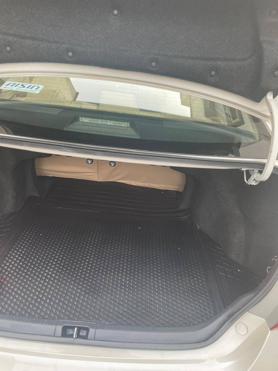 كامري ٢٠١٦  مواصفات فول بصمه  وسلايد روف تبريد امامي خلفي  كراسي كهربائيه  كراسي ودشبًول جلد 
لون ابيض صدفي  وارد خليجي   ماشيه ١٦ الف فقط مشي بيت  السبير ما نازل  اطارات مال الشركه سياره مكفوله بااسمي 
مكان سياره بغداد يرموك 
سعر 220 وبيهه مجال 
رقم ***********
