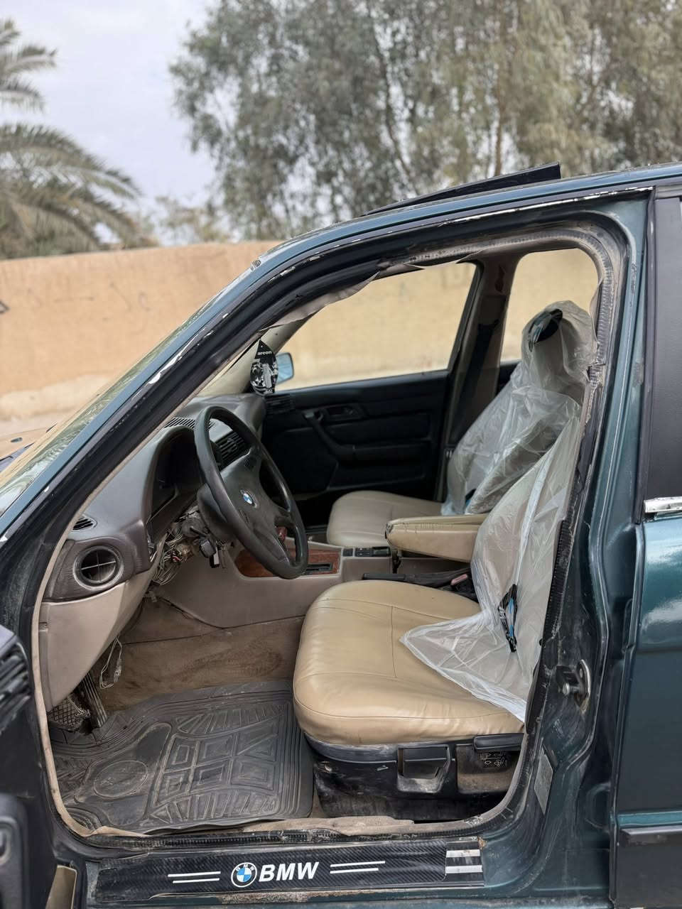 السلام عليكم. مرخصة الادم
BMW/525i/1993 فوك المديل
سته سلندر مسكر فانوس السياره بجم عريض السياره مري منفصل لسياره مكفوله من الضربه  ومصبوغه صبغ عام للجماليه فقط لسياره جاهزه ومال جنيان 
لسياره ذاب اله حداديه جديد وكير ومكينه مكفولات.  لسياره للبيع فقط واعتذر عن لمراوس 
للتواصل: هـ***********
سعر السياره  57 وبيه مجال بسيط
