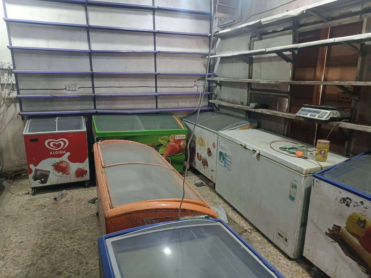 للبيع تصفيه محل الرفوف والبرادات وكل شي يخص المحل ..التواصل مع هذا الرقم ***********
