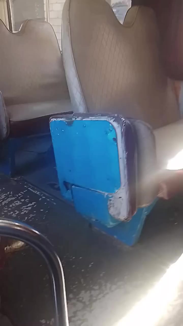 سلام عليكم كوستر البيع موديل 83 بيه حصت كاز السعره 4ملاين ونص وبيه مجال مكانه ديالئ خالص ***********
